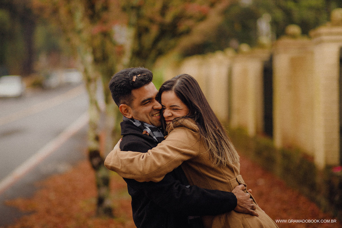  Inverno fotos em gramado pedido de casamento folhas casal pelas ruas cidade serra gaucha fotografo