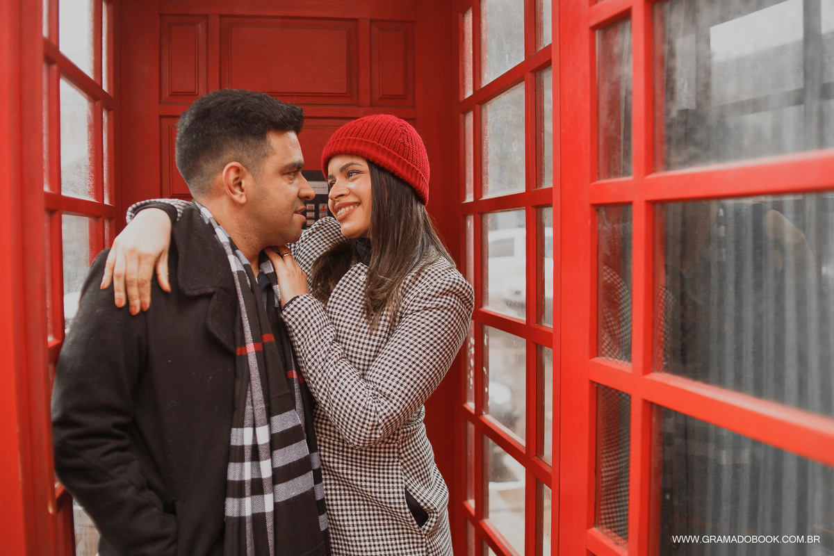 cabine telefonica inglesa em gramado fotos fotografo fotografia ensaio book de casal profissional principais pontos