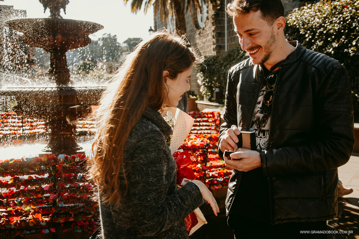 pedido de casamento em gramado buque de flores rosas floricultura empresa fotografo