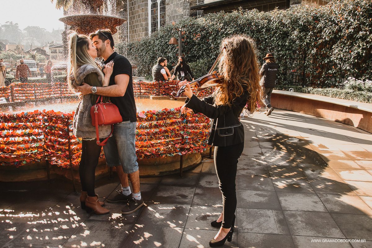 pedido de casamento em gramado foto fonte do amor eterno fotografo