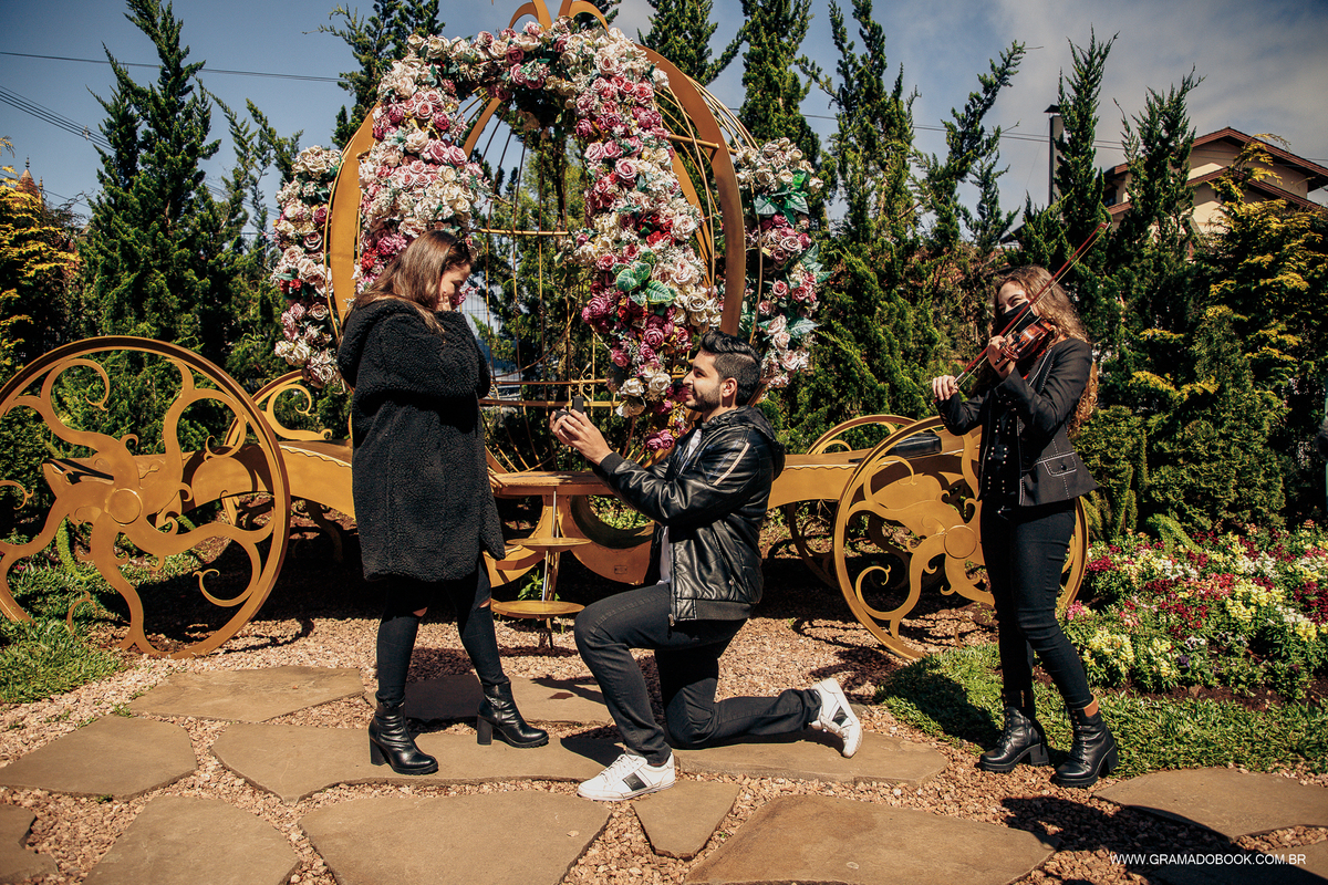fotografo pedido de casamento com violino