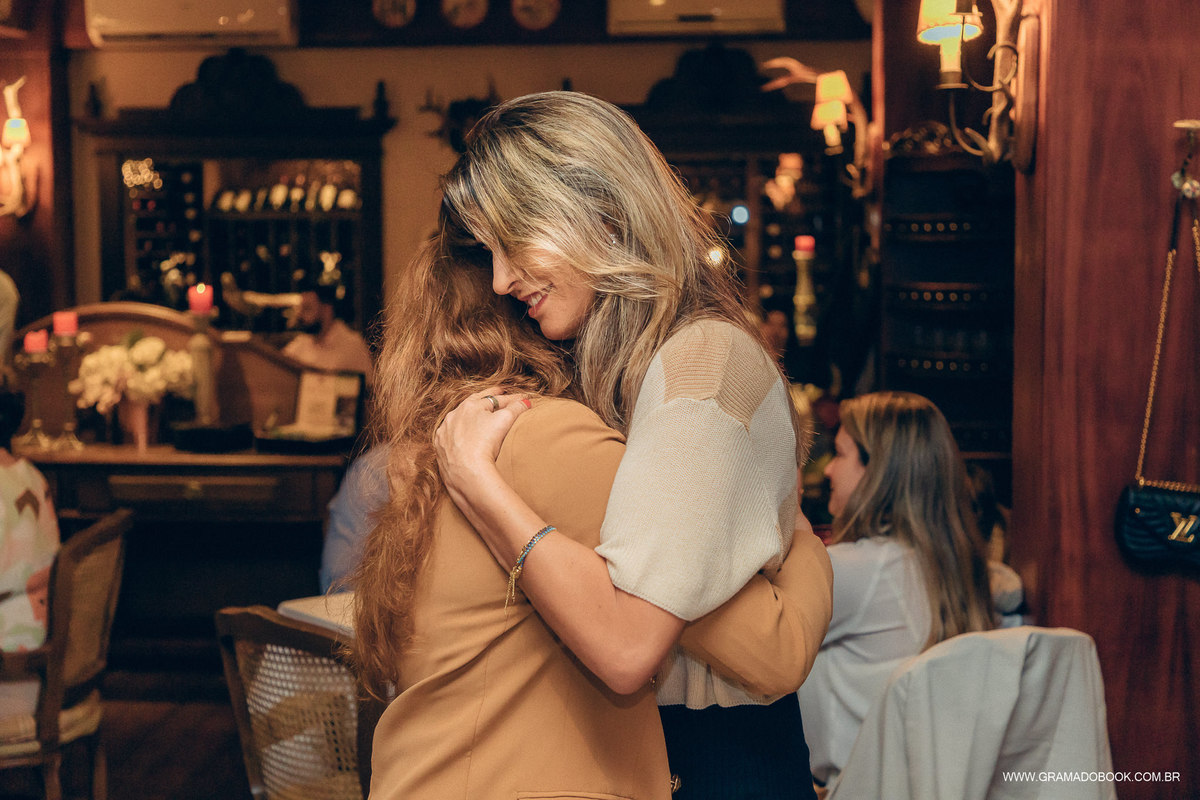 pedido de casamento lgbt mulheres gramado restaurante la caceria hotel casa da montanha fotografo