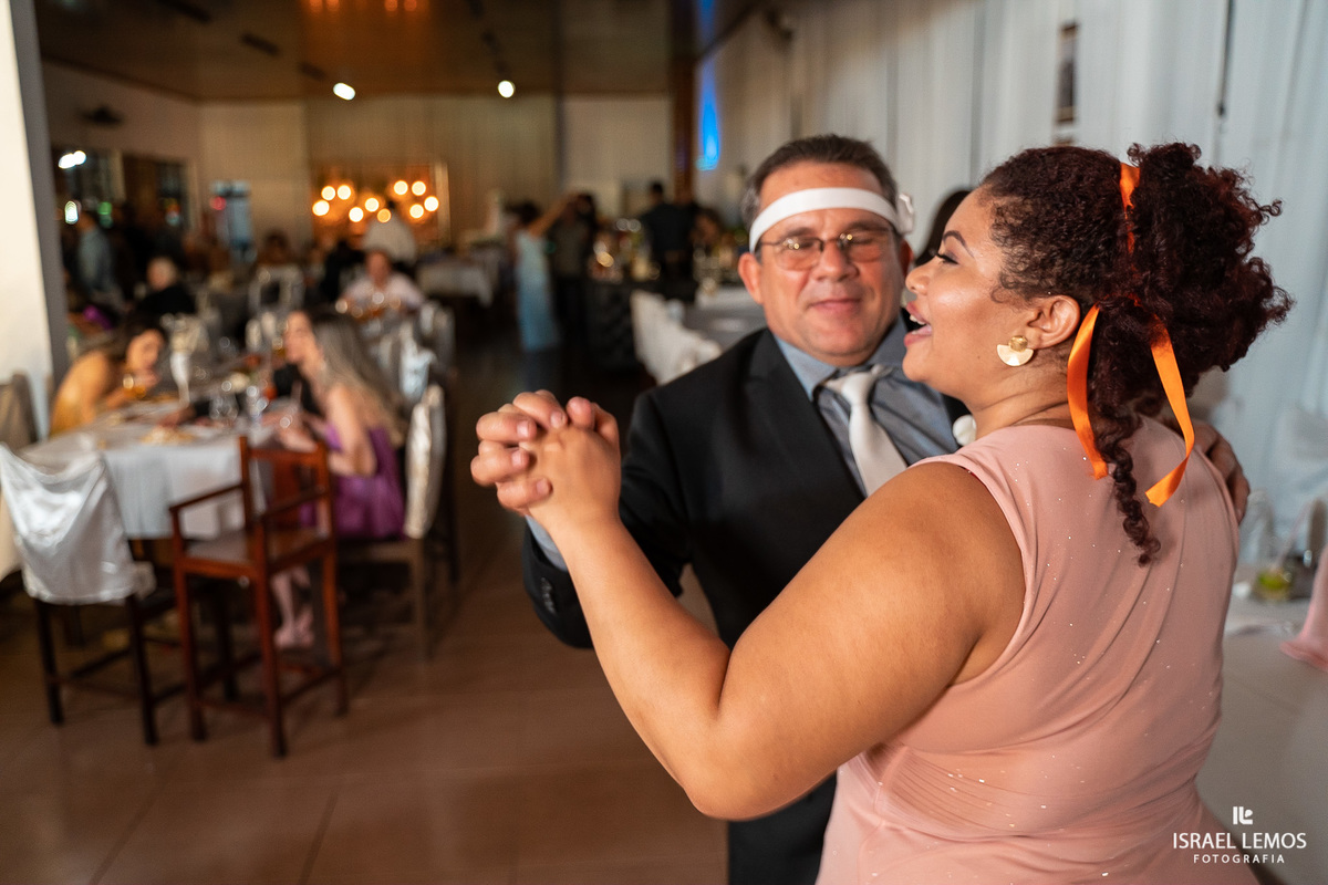 Jacke neves cantora em Pitangui familia da noiva cai na dança em pitangui