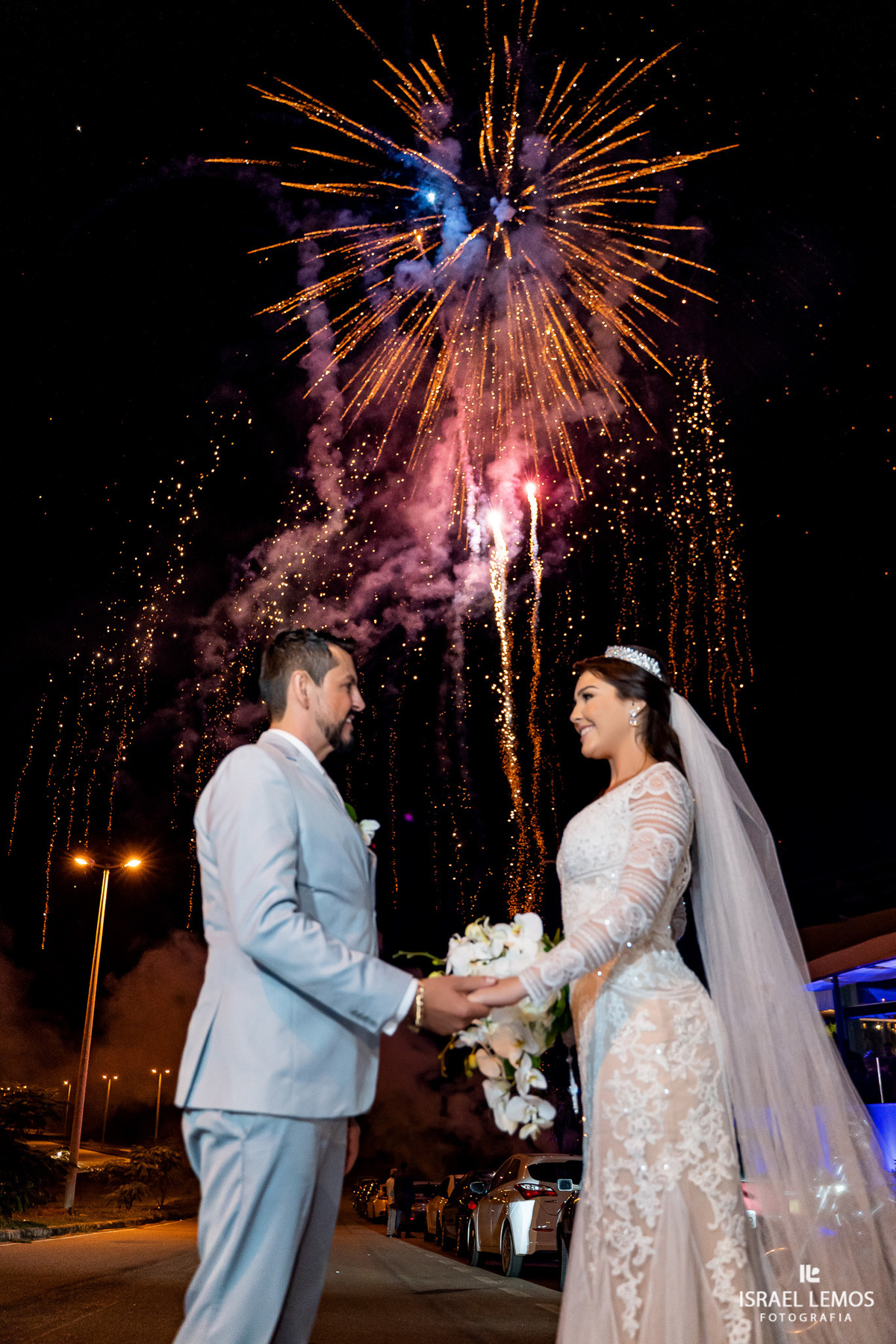 Casamento em para de minas com fogos de artificio 