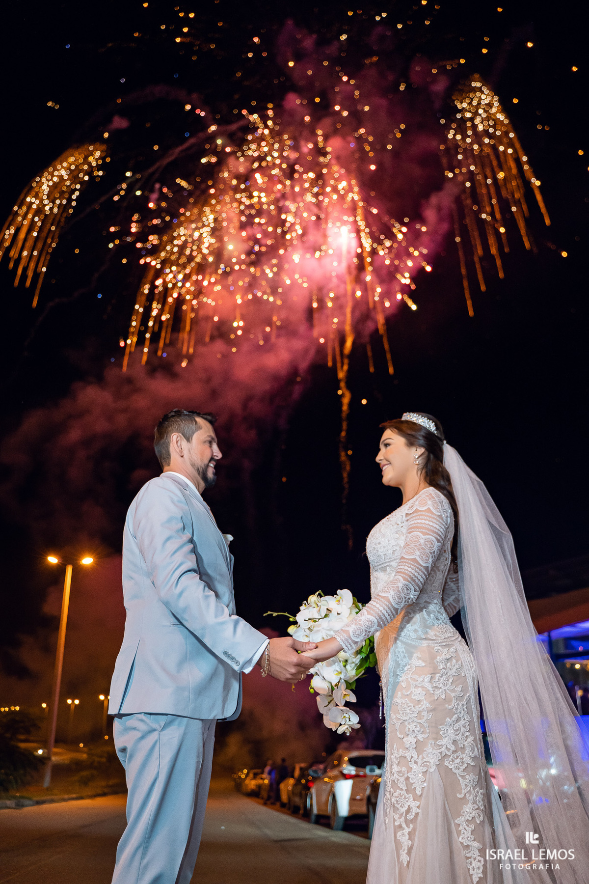 Casamento em para de minas com fogos de artificio 