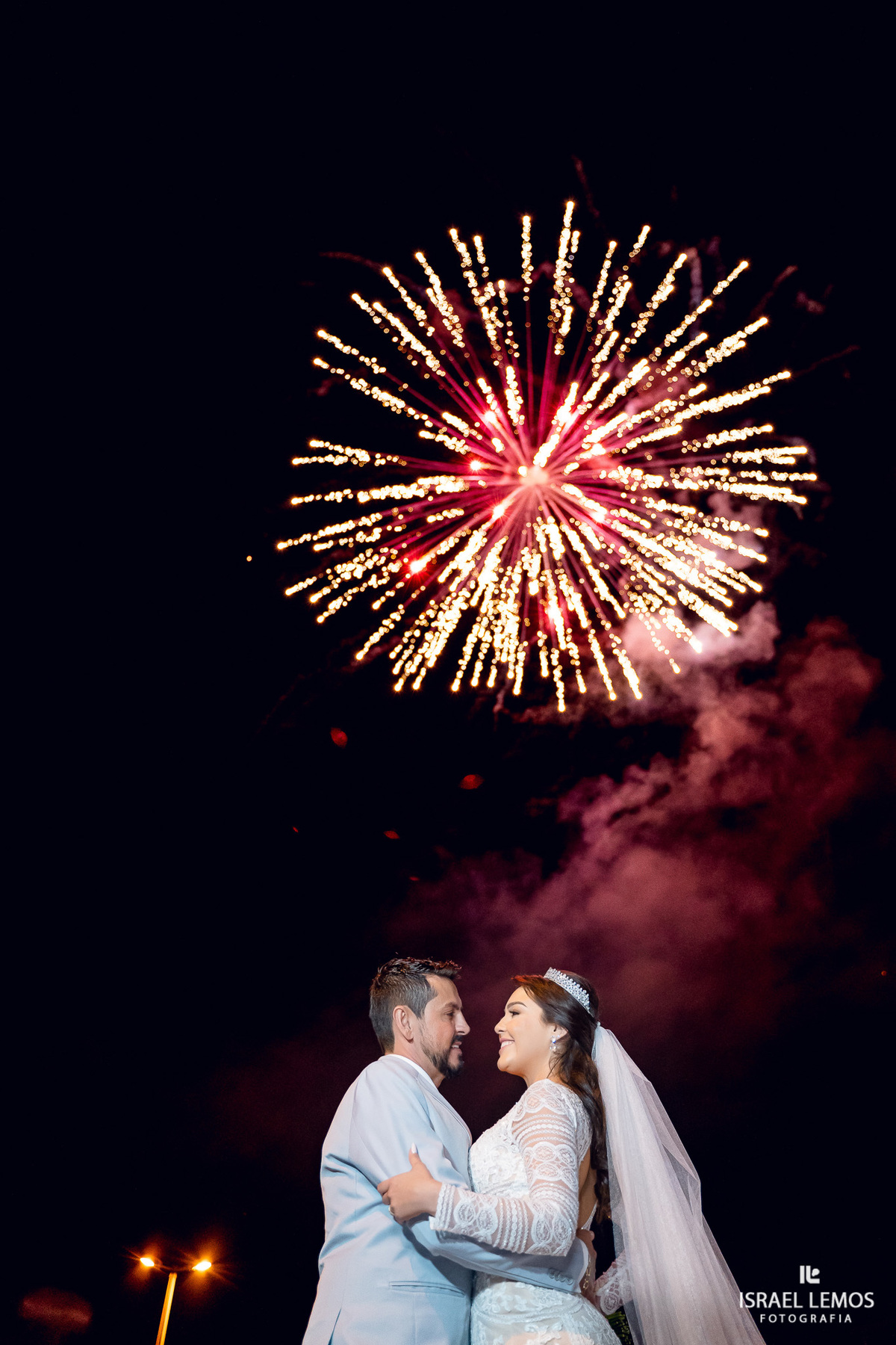 Casamento em para de minas com fogos de artificio e