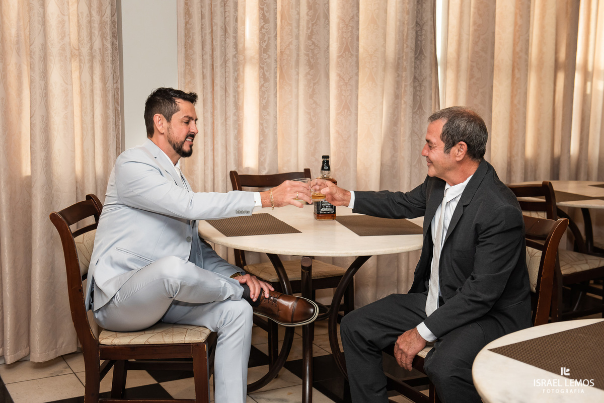 familia do noivo bebe wiskey antes do casamento e 