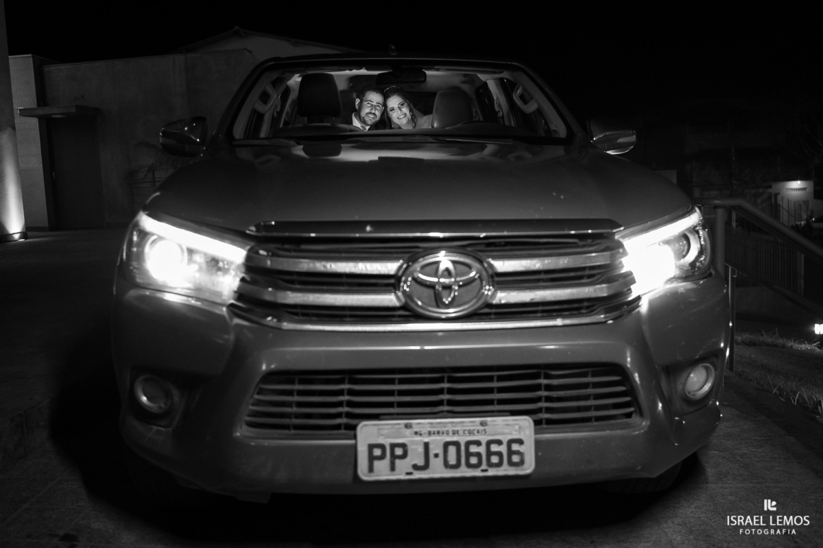 Casamento na igreja de sao Pedro em para de minas por fotografo israel lemos de para de minasv