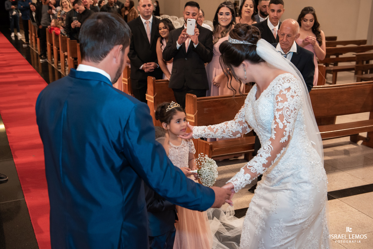 Casamento na igreja de sao Pedro em para de minas por fotografo israel lemos de para de minas