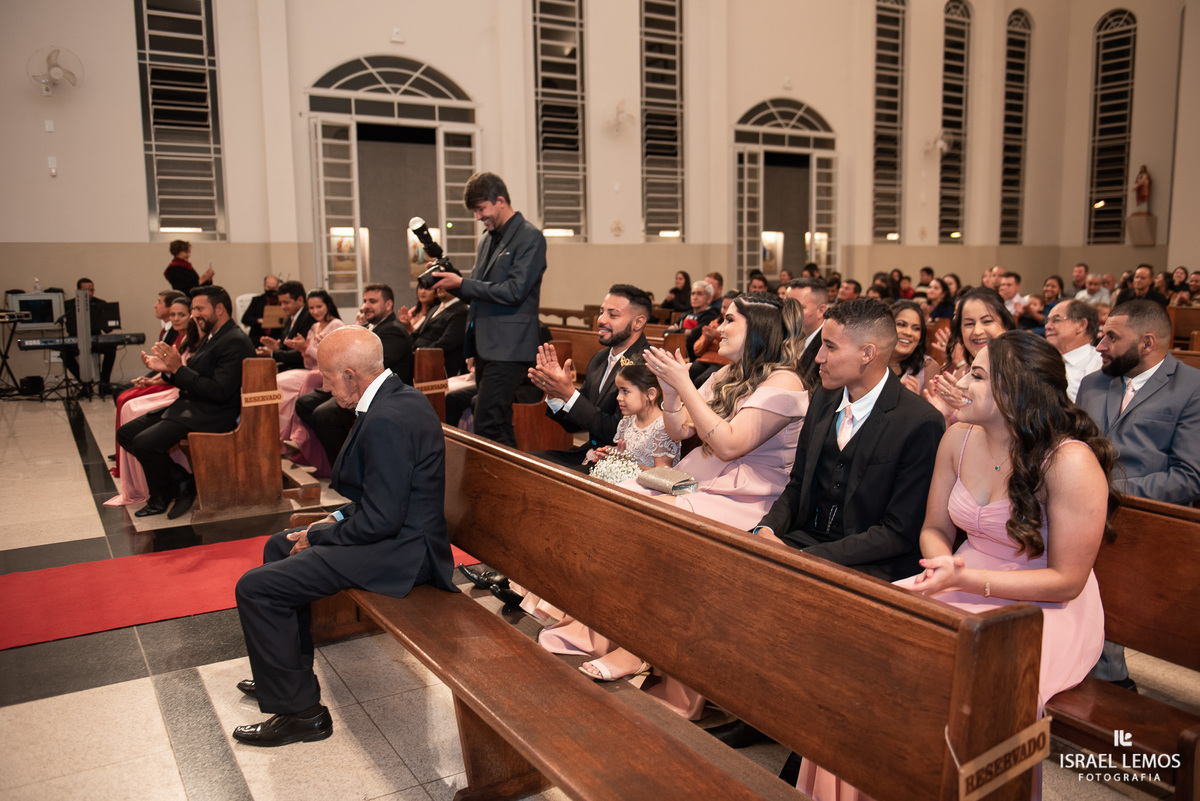 Casamento na igreja de sao Pedro em para de minas por fotografo israel lemos de para de minas