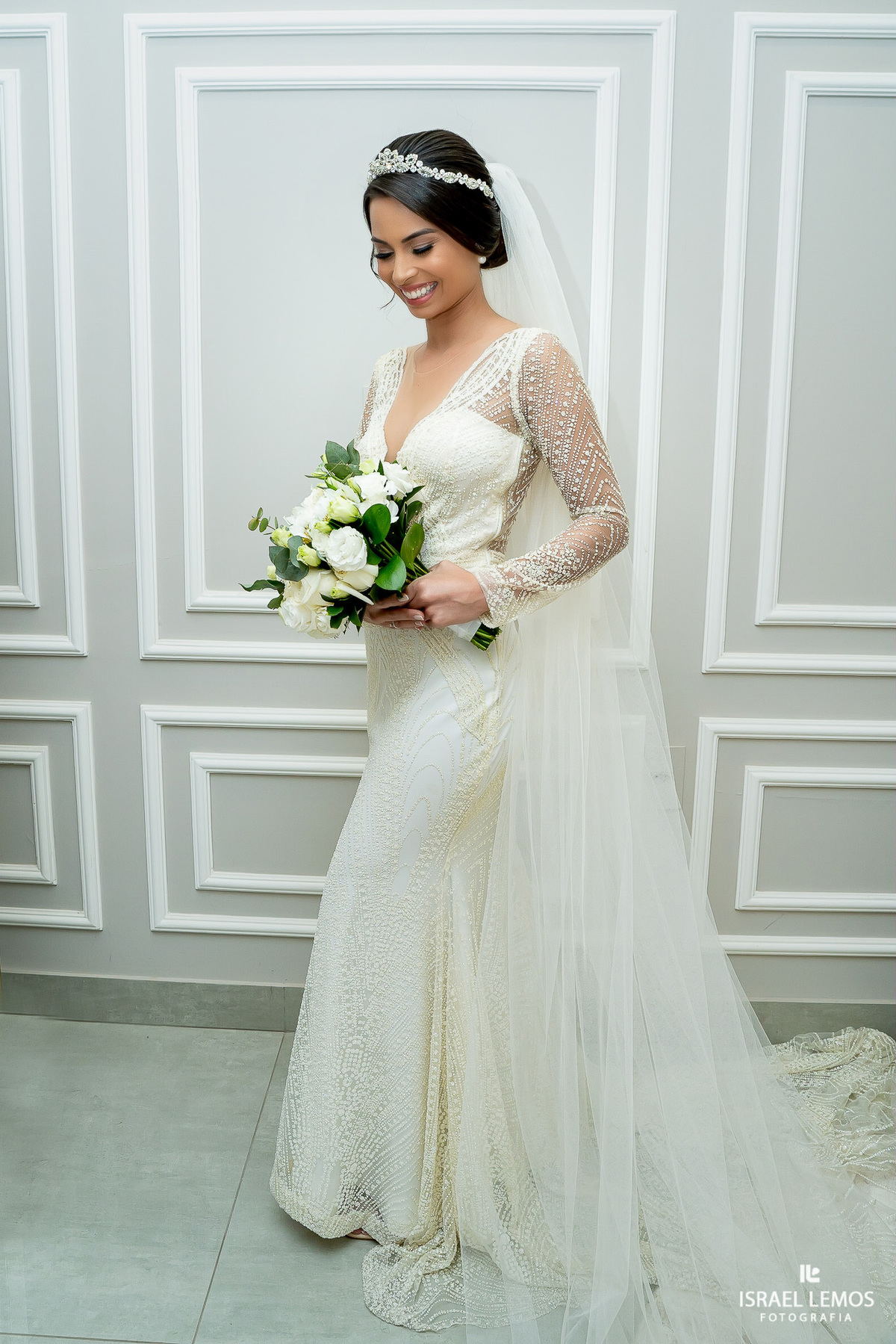 noiva com sua mãe em para de noiva com sua mãe em para de minas em arrumando para o casamento