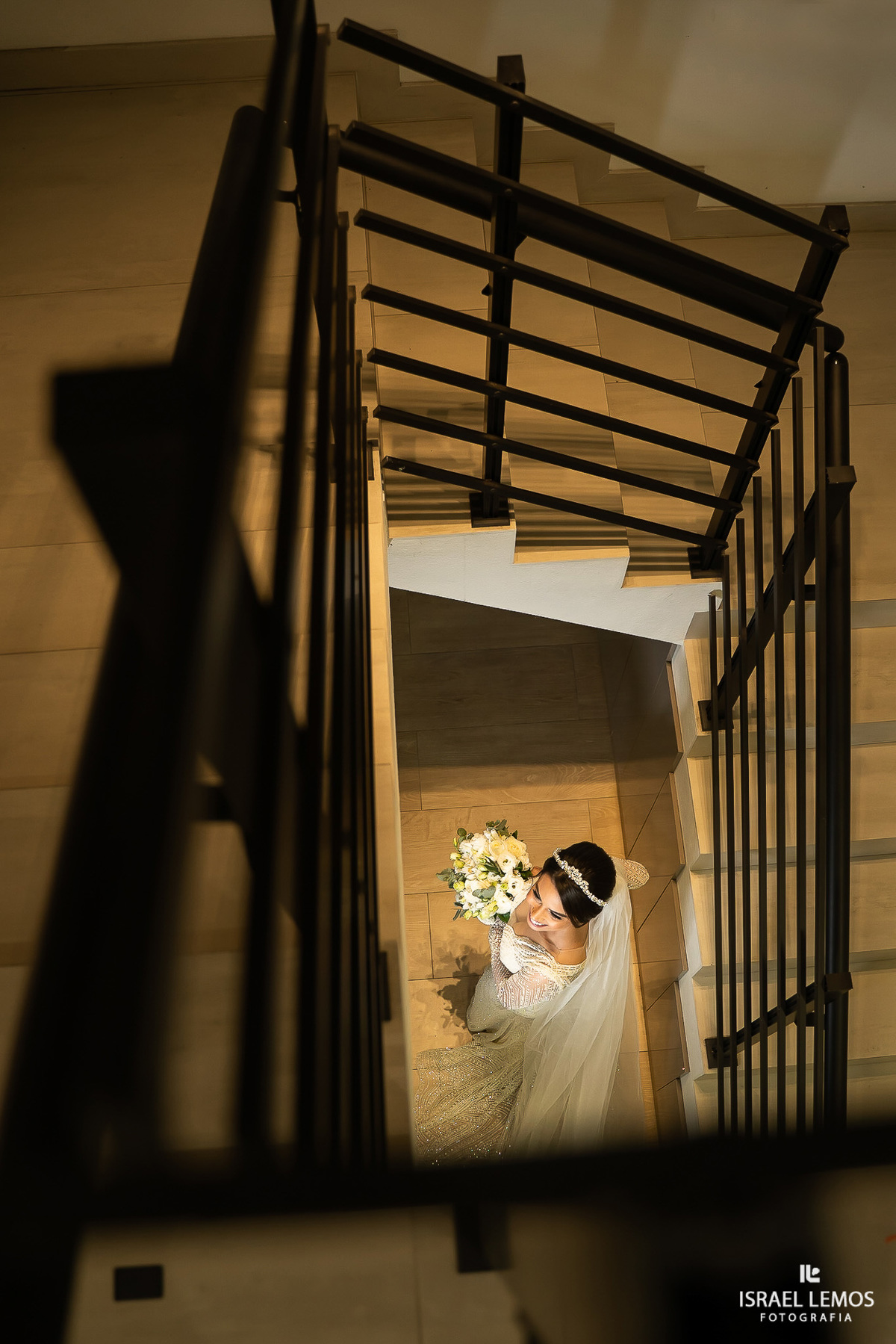 noiva com sua mãe em para de minas em arrumando para o casamento