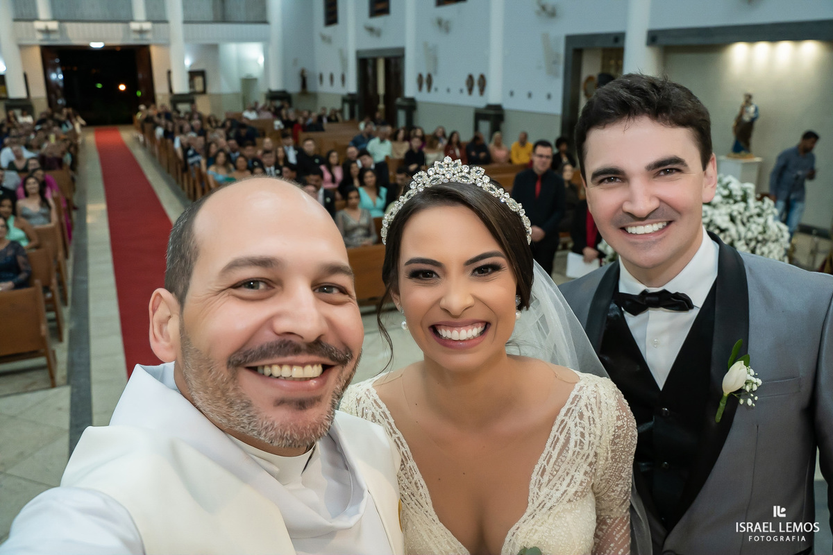 selfi foto com padre faz sucesso em para da minas