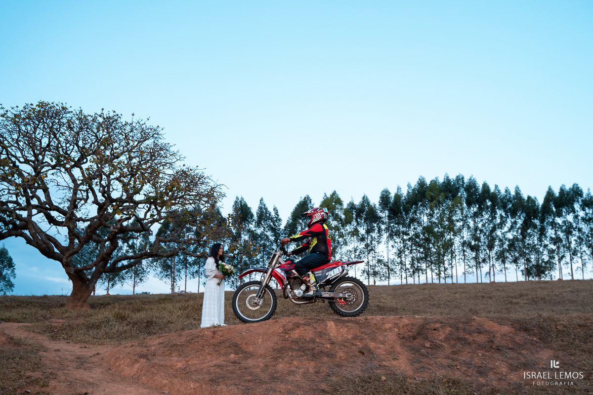 Fotografia de pre casamento com motos de tilha