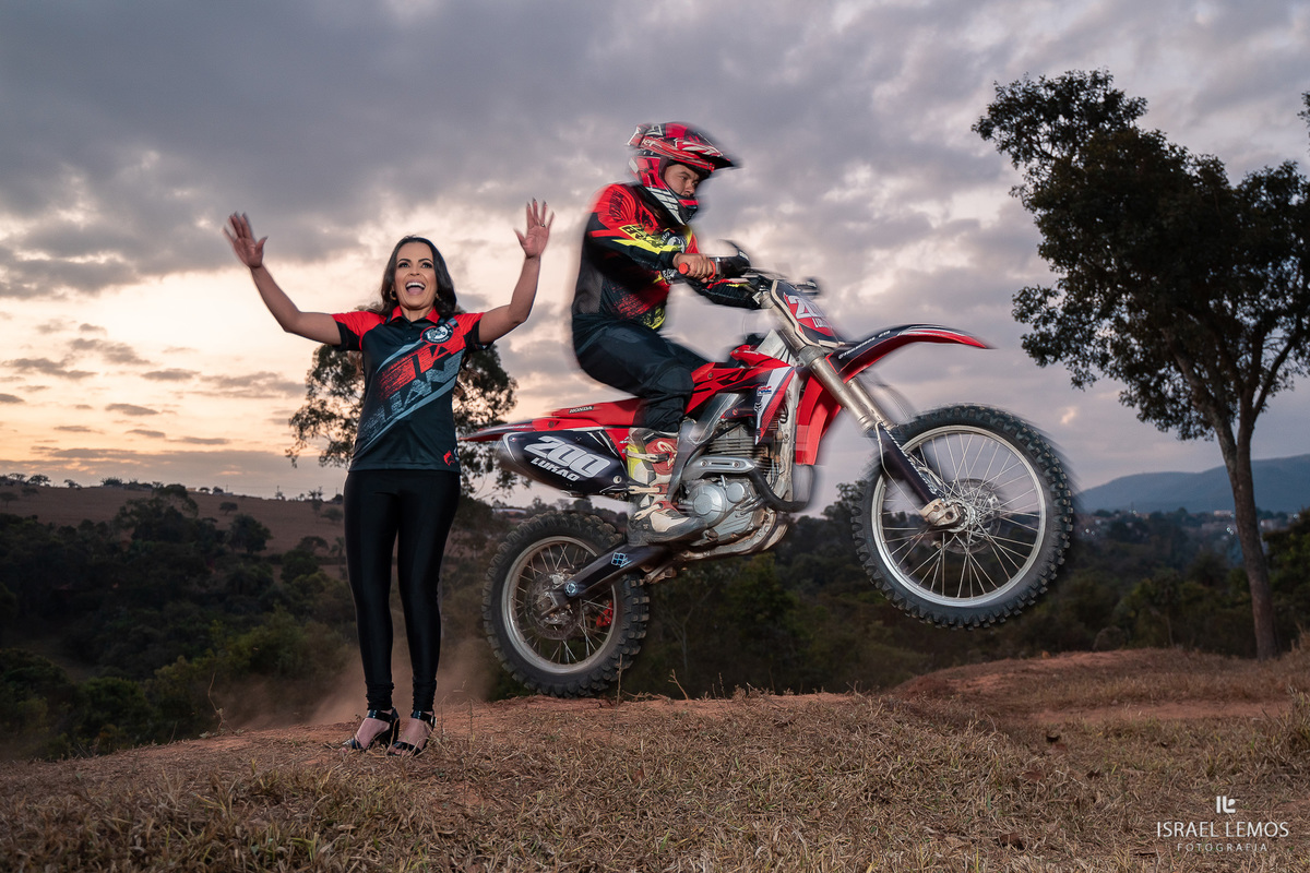 Fotografia de pre casamento com motos de tilha
