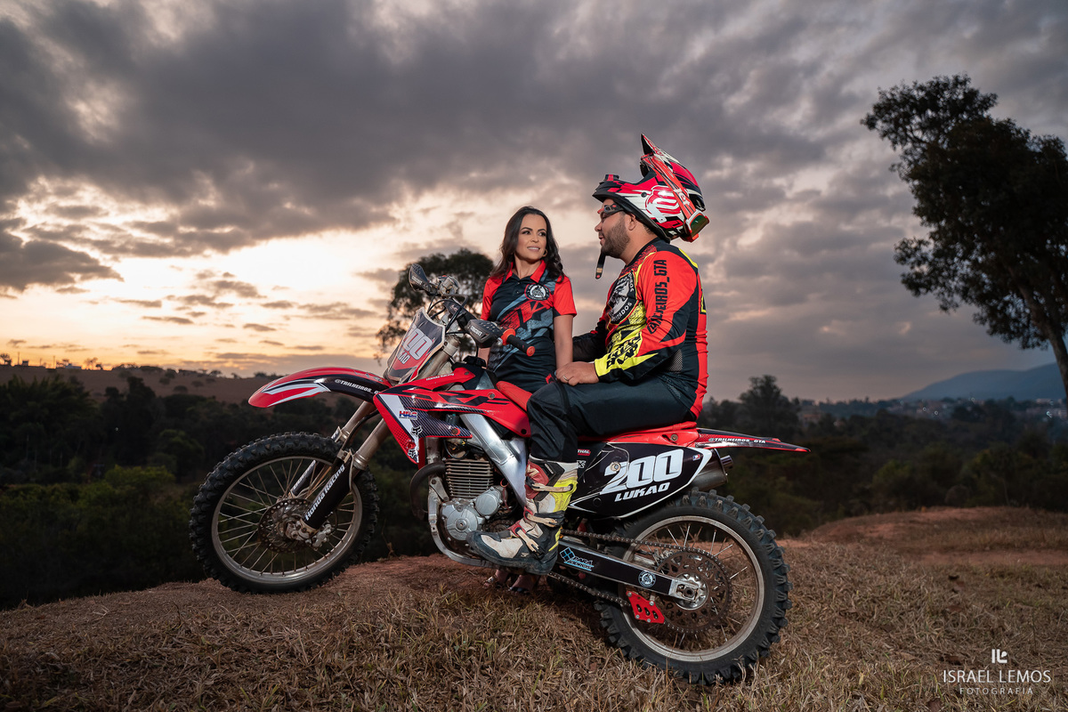 Fotografia de pre casamento com motos