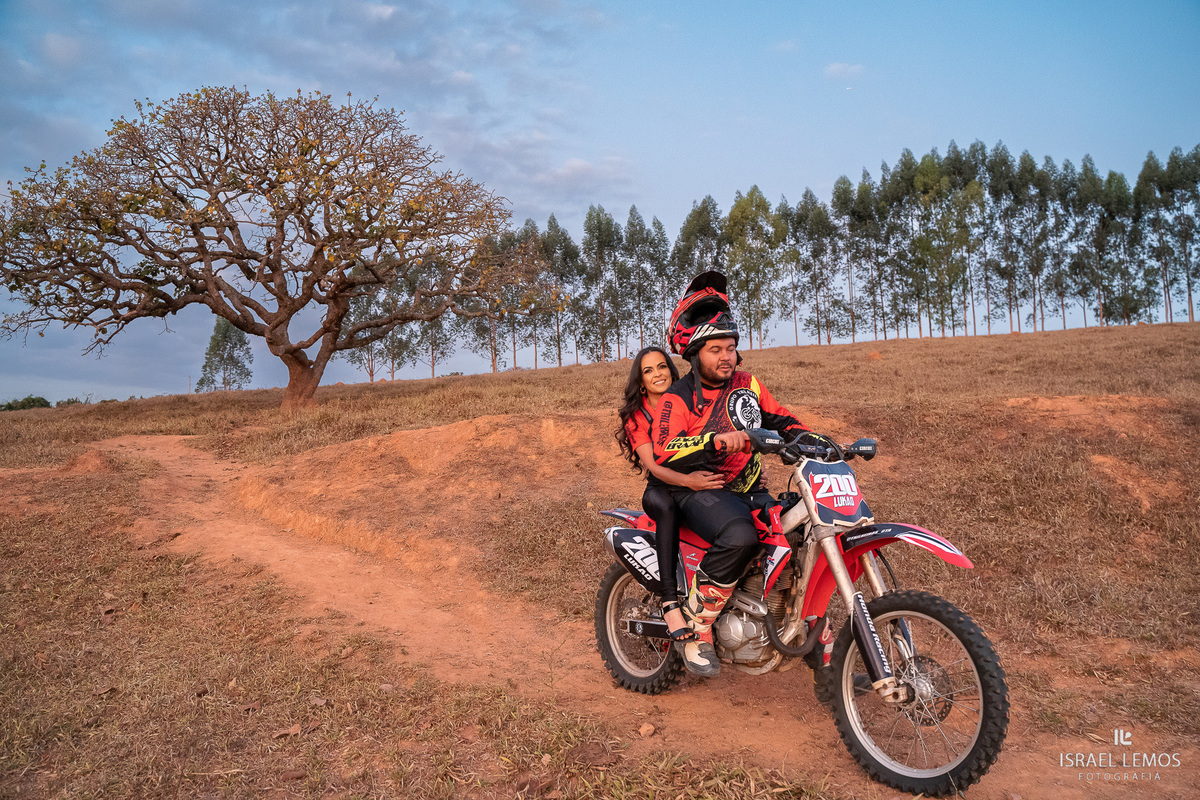 Fotografia de pre casamento com motos