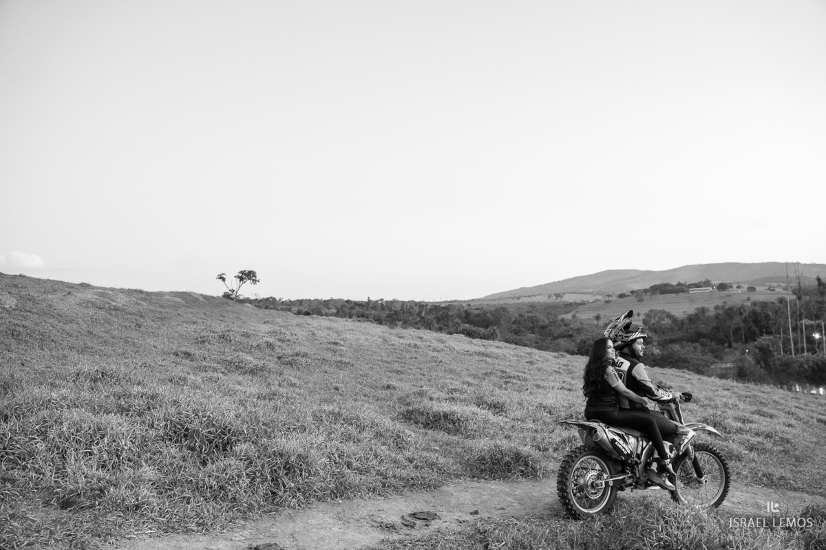Fotografia de pre casamento com motos