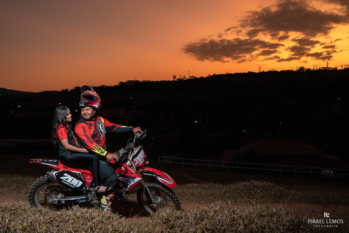 Fotografia de pre casamento com motos