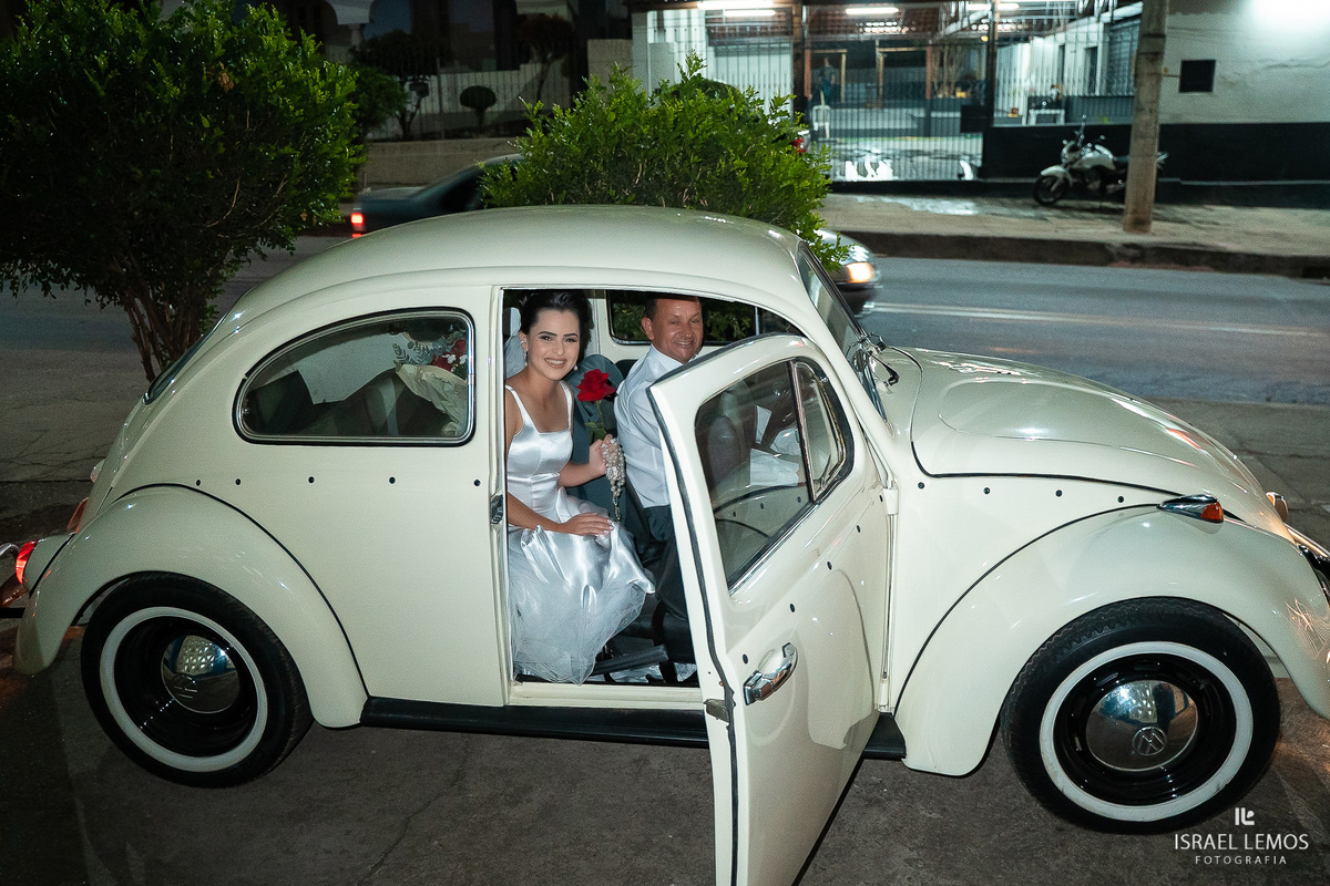 Noiva Chega no fusca da familia do noivo em Itauna MG