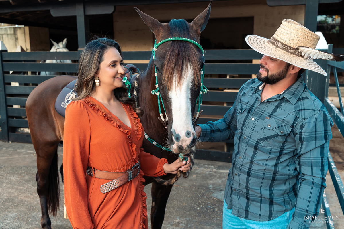 Fotografia de casal com o que tem a cara do casal fotos com cavalos Fotos israel lemos
