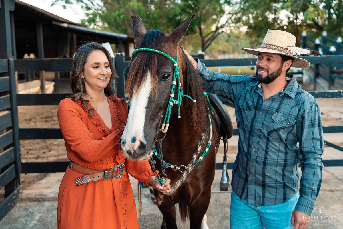 Fotografia de casal com o que tem a cara do casal fotos com cavalos Fotos israel lemos