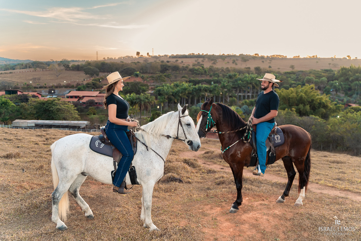 Fotografia de casal com o que tem a cara do casal fotos com cavalos Fotos israel lemos