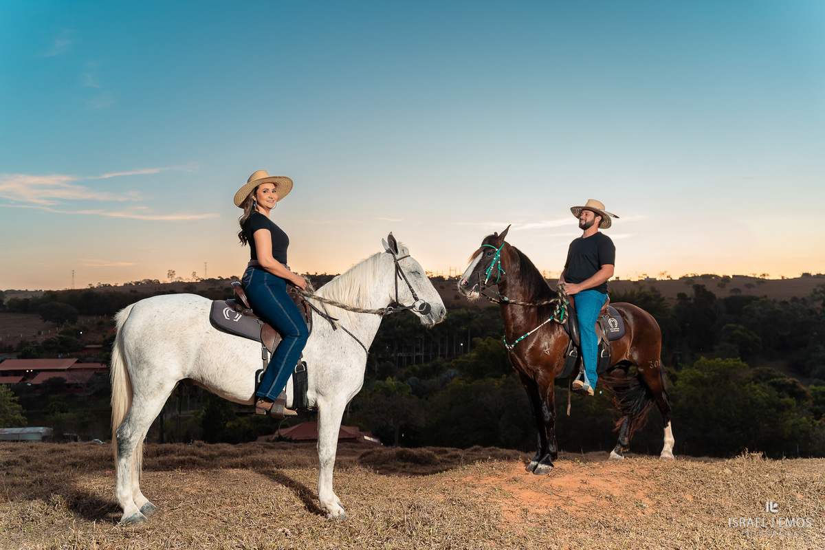 Fotografia de casal com o que tem a cara do casal fotos com cavalos Fotos israel lemos
