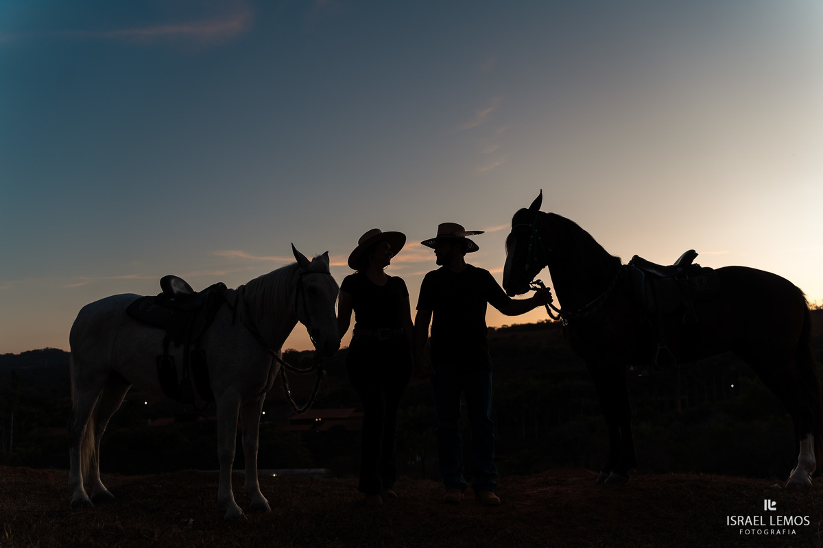 Fotografia de casal com o que tem a cara do casal fotos com cavalos Fotos israel lemos