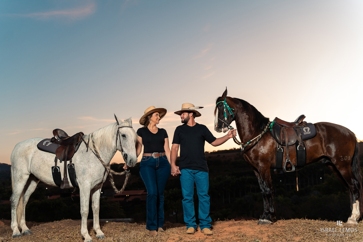 Fotografia de casal com o que tem a cara do casal fotos com cavalos Fotos israel lemos