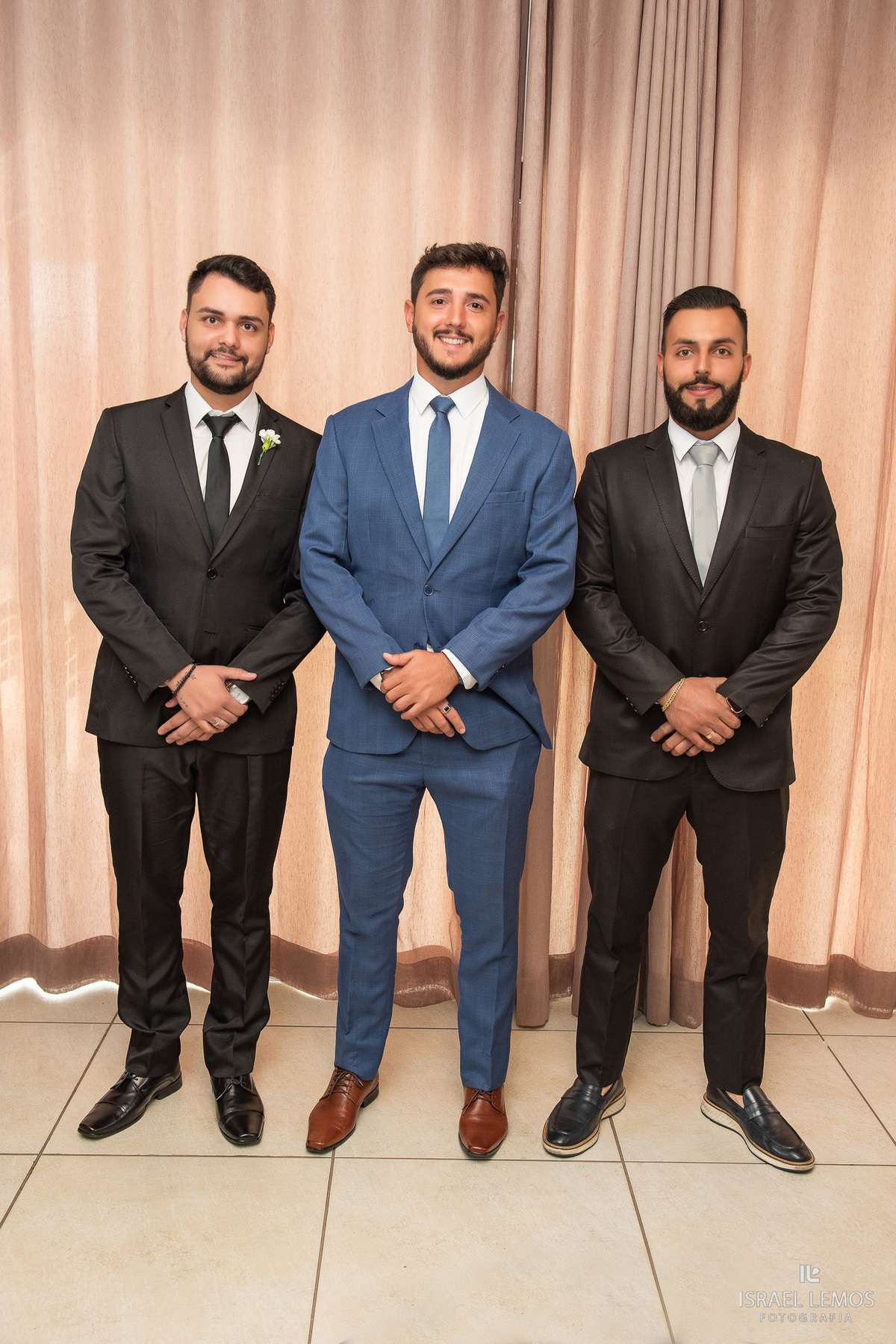 Noivo com seus irmãos em betimNoivo com seus irmãos em betim