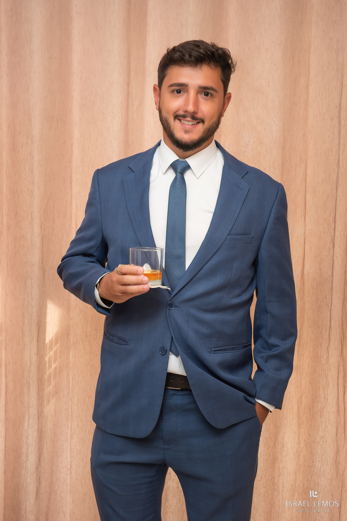 Noivo com seus irmãos em betim