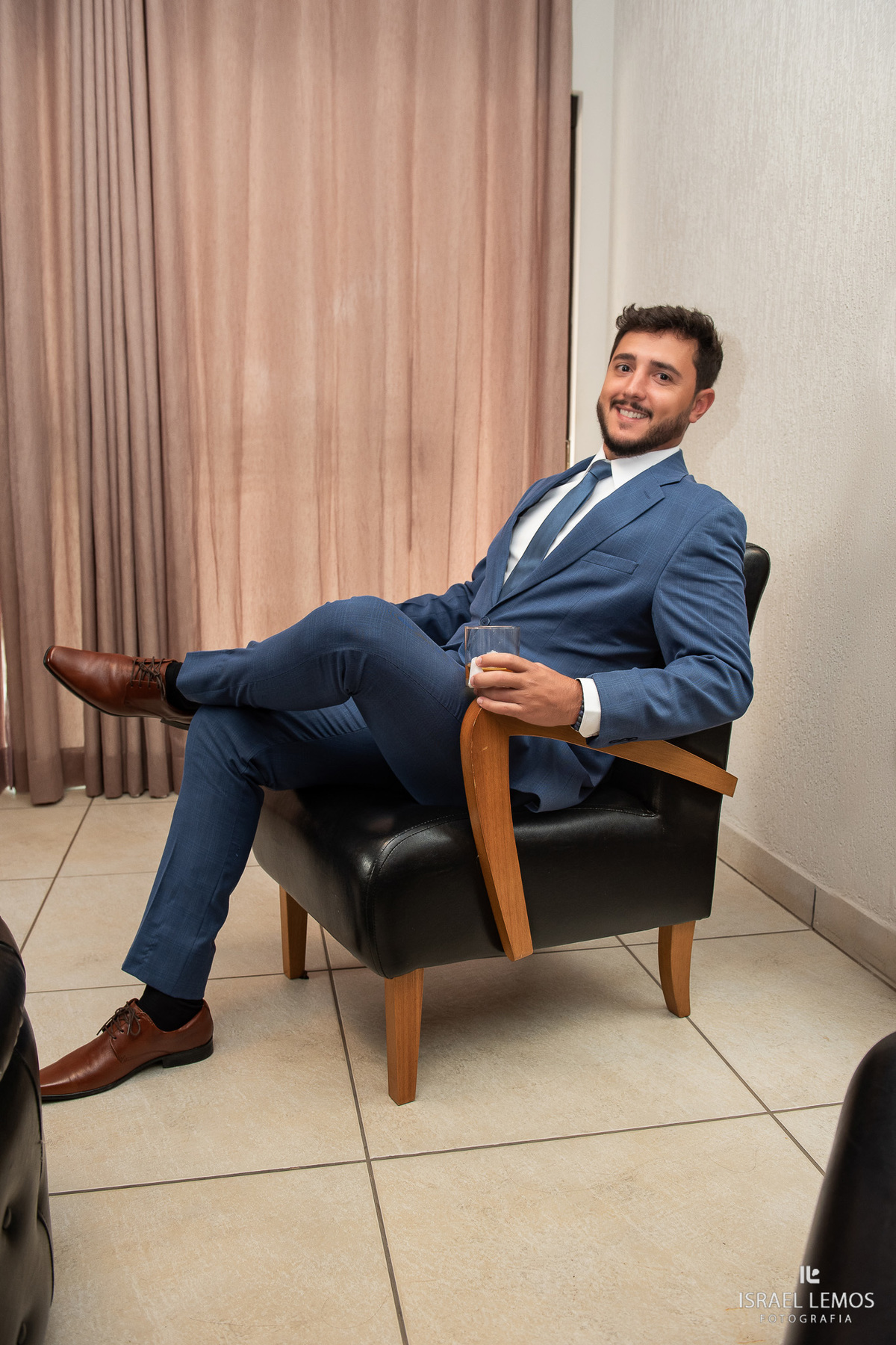 Noivo com seus irmãos em betim