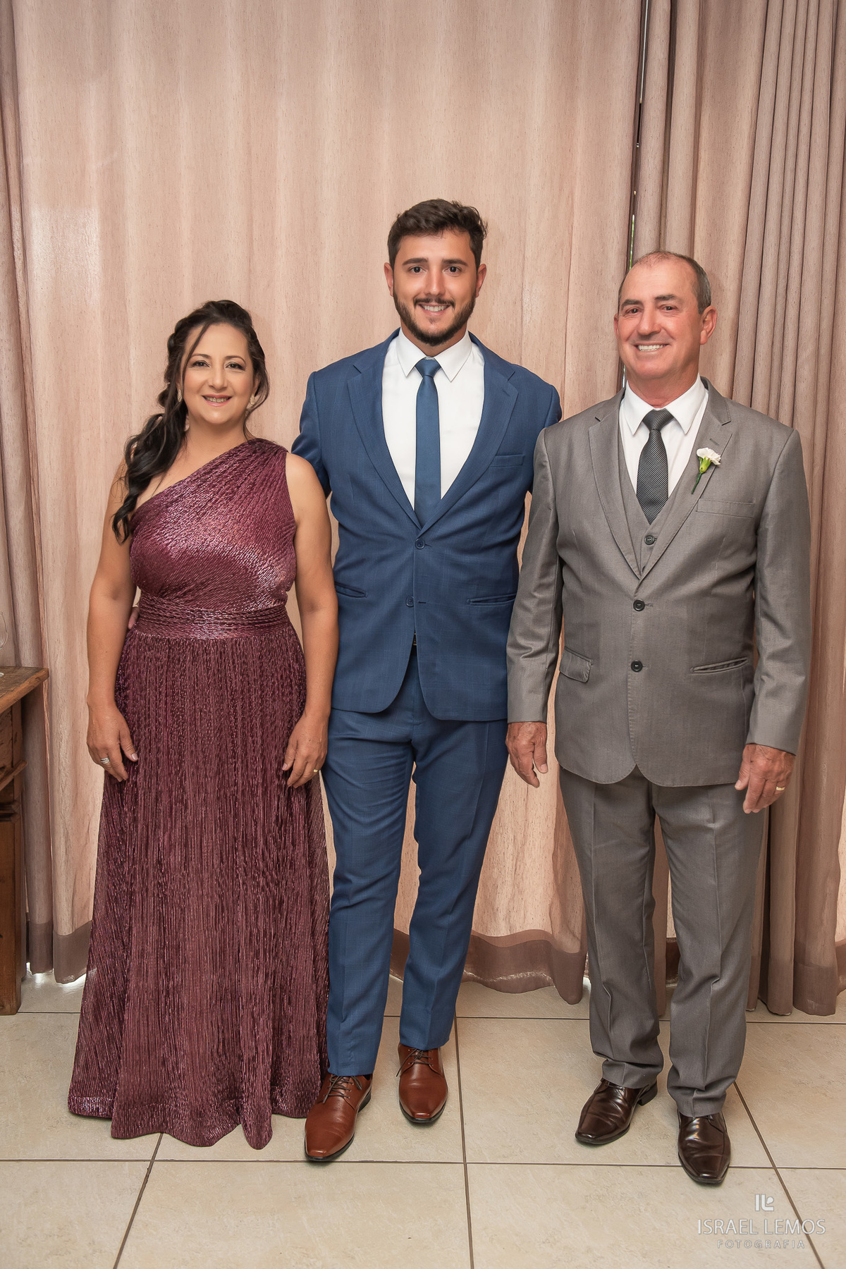 Noivo com seus irmãos em betim