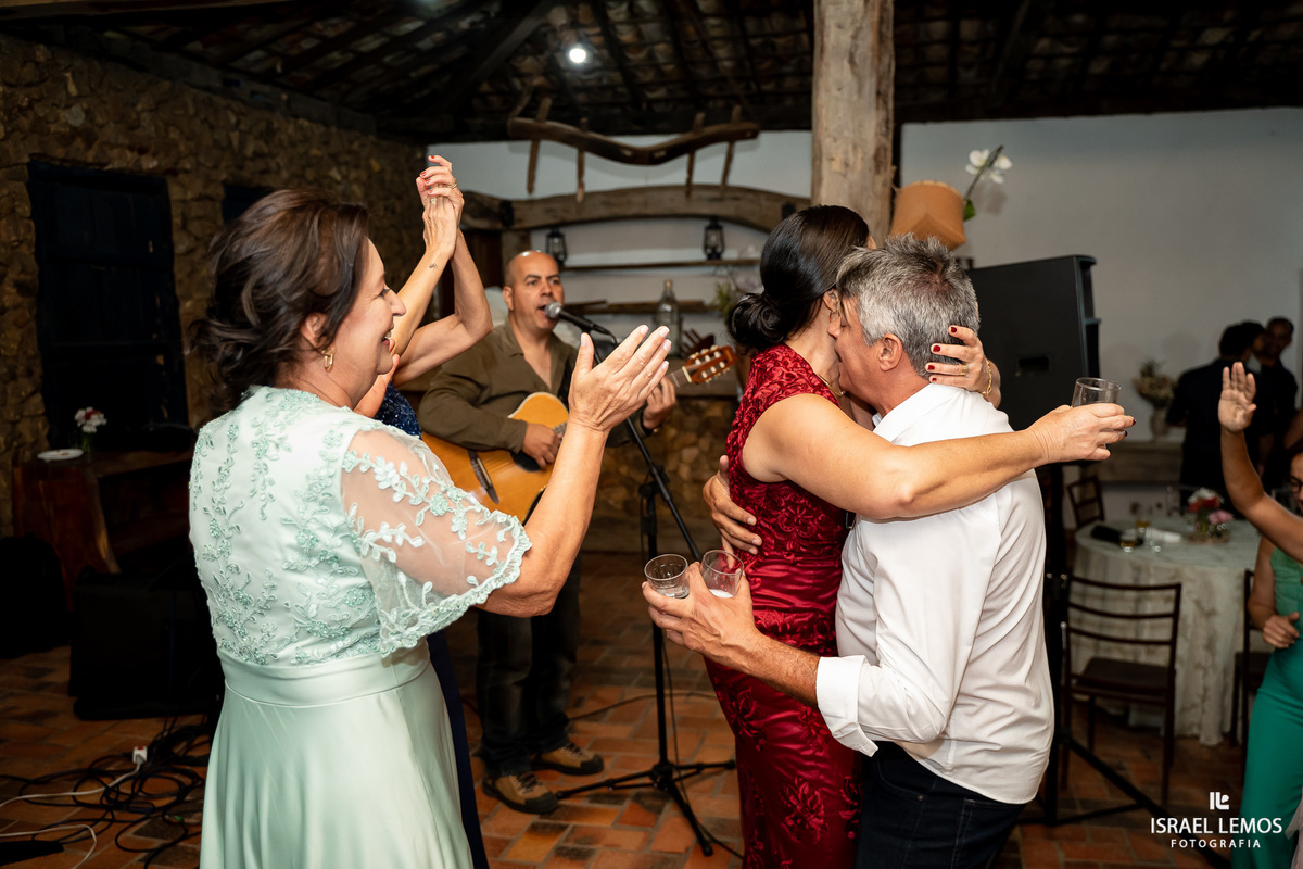 recepção de casamento na fazenda cachoeira em florestal mg