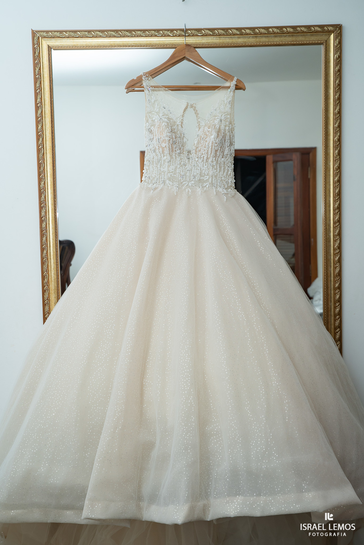 Fotografia de making of de noiva em para de minas