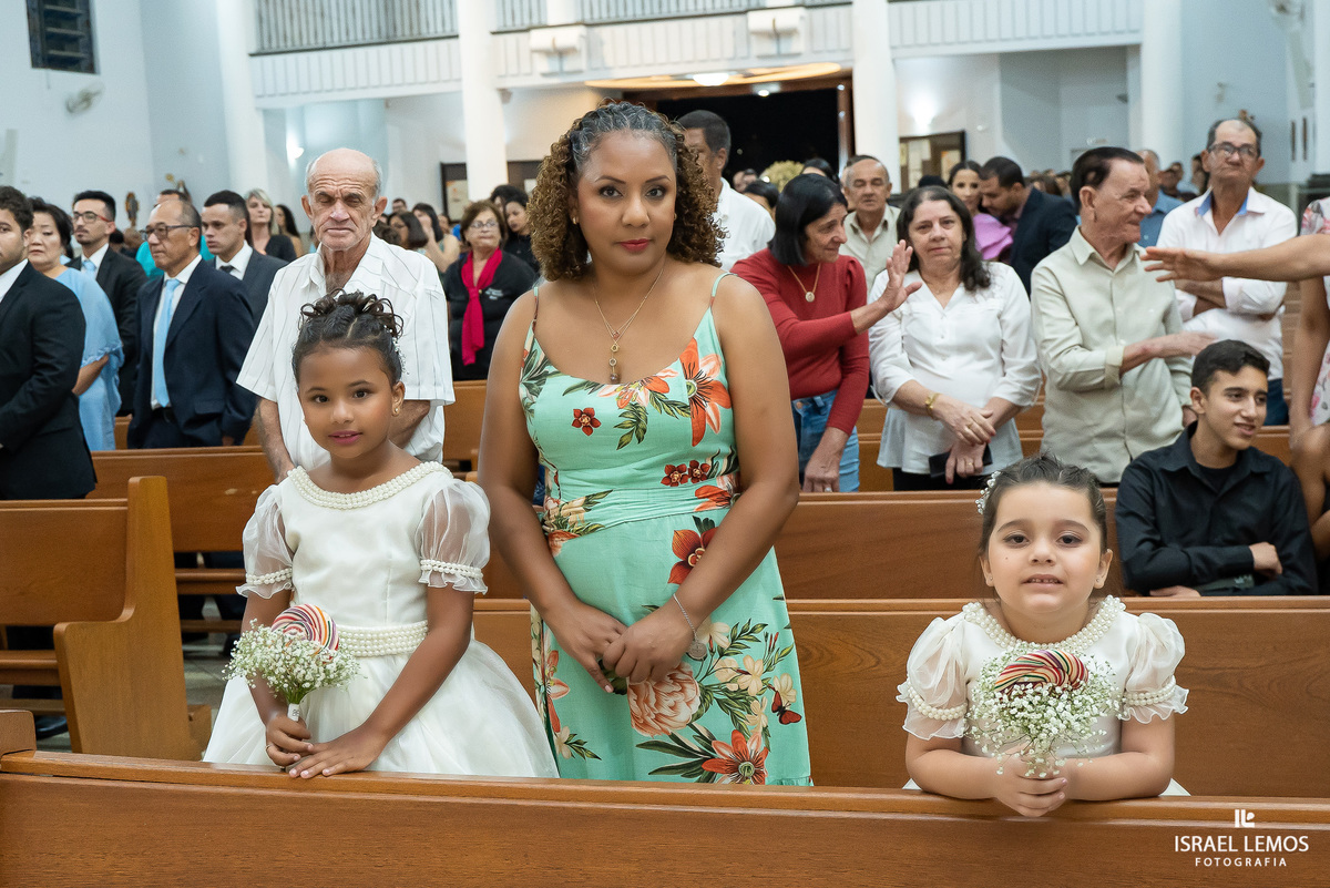 Fotografia de casamento na igreja sao Francisco em para de minas pelo fotografo de casamento israel lemos