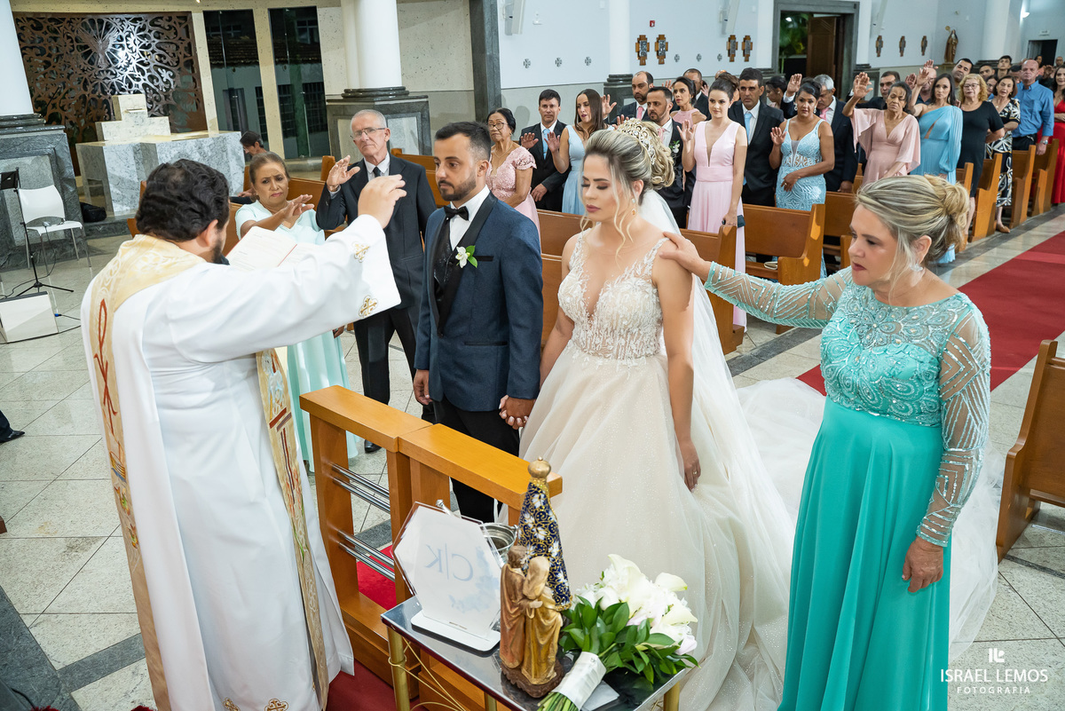 Fotografia de casamento na igreja sao Francisco em para de minas pelo fotografo de casamento israel lemos