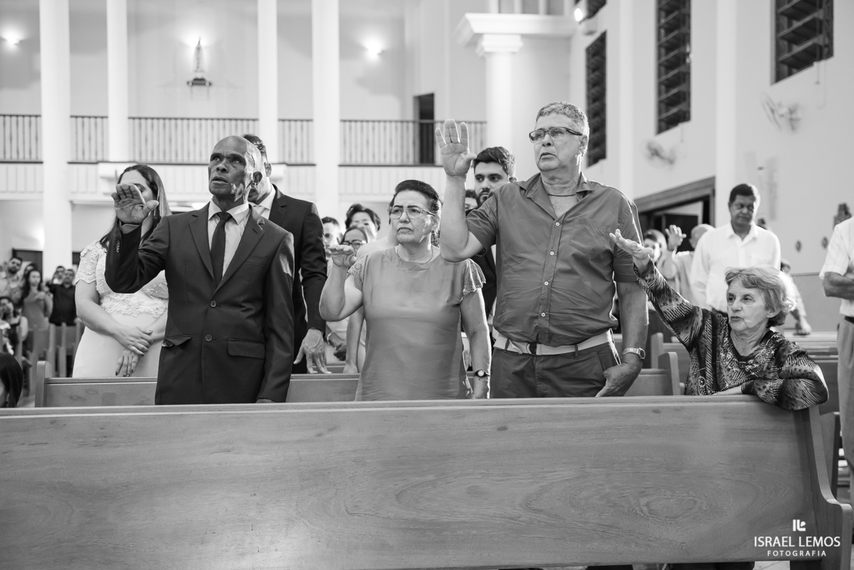 Fotografia de casamento na igreja sao Francisco em para de minas pelo fotografo de casamento israel lemos
