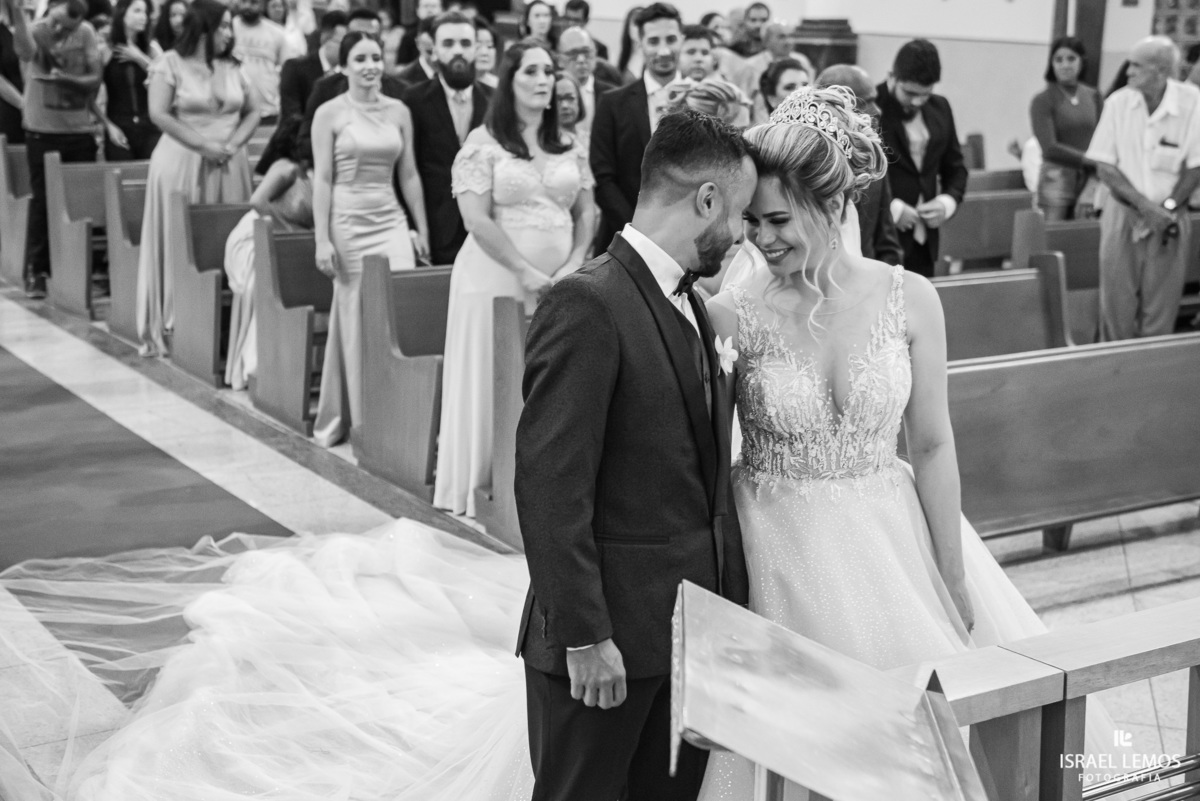 Fotografia de casamento na igreja sao Francisco em para de minas pelo fotografo de casamento israel lemos