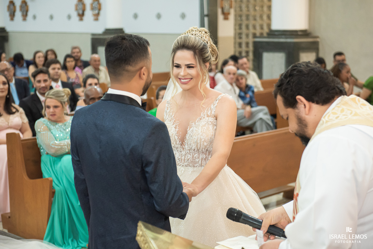 Fotografia de casamento na igreja sao Francisco Fotografia de casamento na igreja sao Francisco em para de minas pelo fotografo de casamento israel lemosem para de minas pelo fotografo de casamento israel lemos
