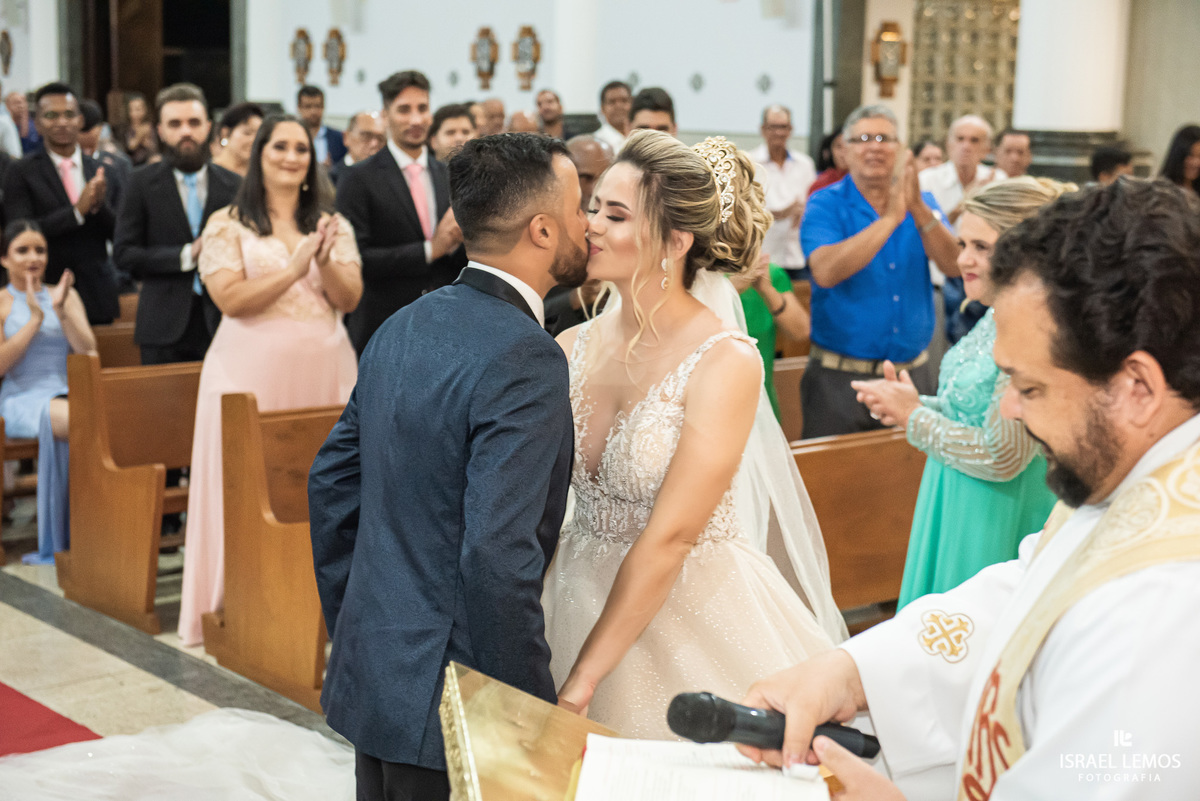 Fotografia de casamento na igreja sao Francisco em pFotografia de casamento na igreja sao Francisco em para de minas pelo fotografo de casamento israel lemosara de minas pelo fotografo de casamento israel lemos