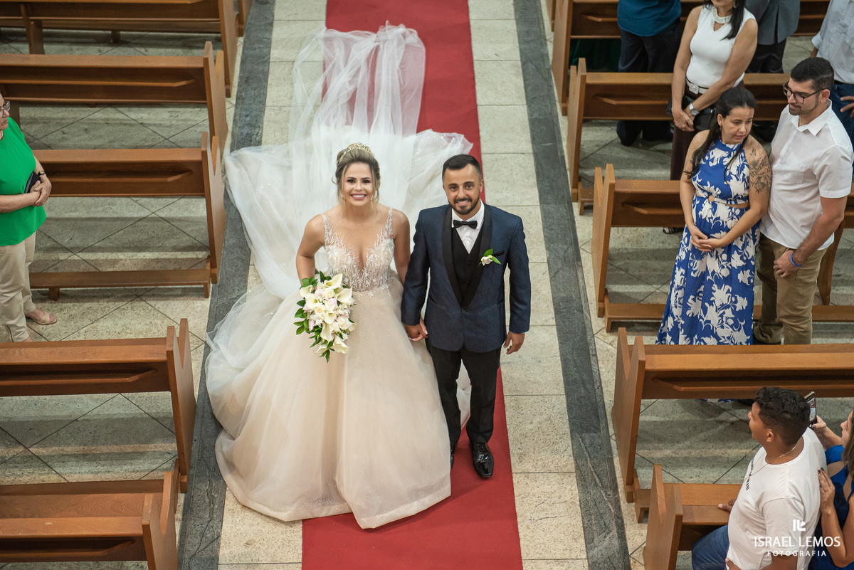 Fotografia de casamento na igreja sao Francisco em para de minas pelo fotografo de casamento israel lemos