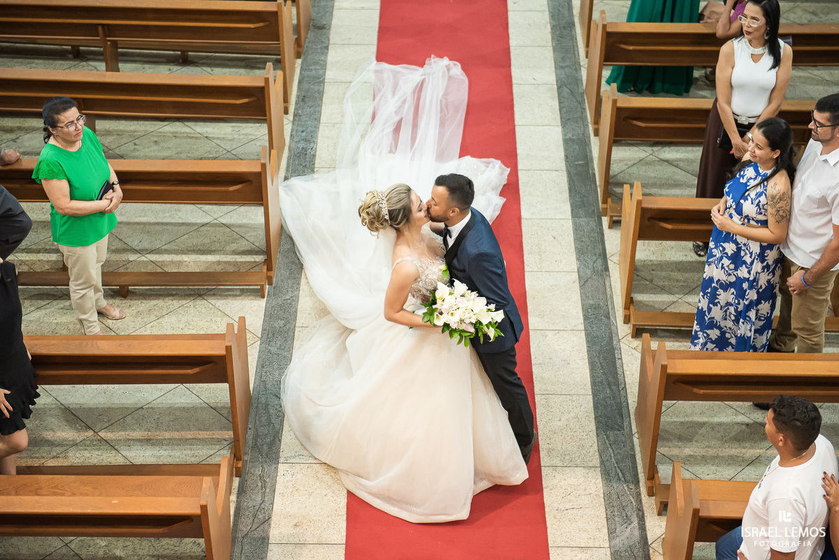 Fotografia de casamento na igreja sao Francisco em para de minas pelo fotografo de casamento israel lemos