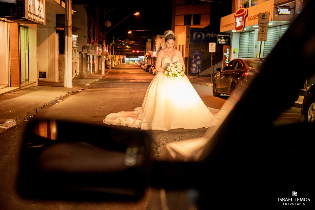 noiva para rua Benedito Valadares para sessão ide fotos