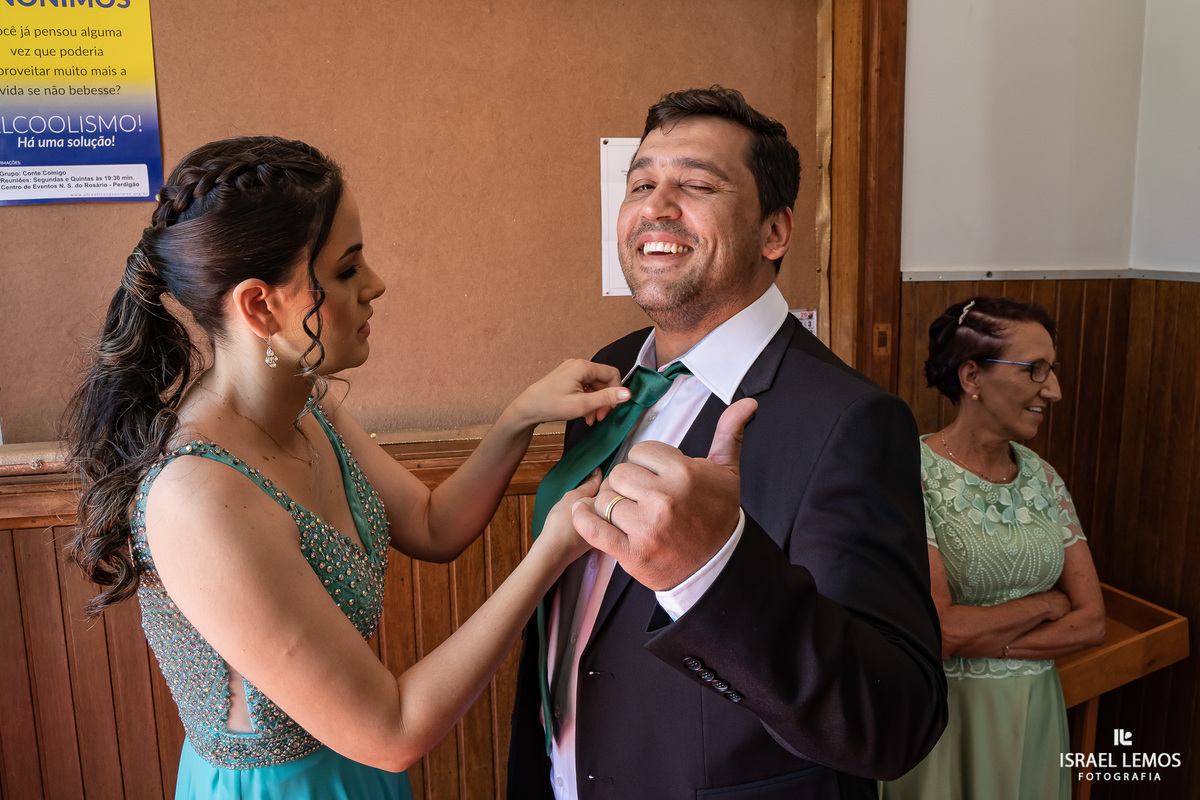 Fotografia de casamento na igreja N. S. da saude na cidade de perdigão 