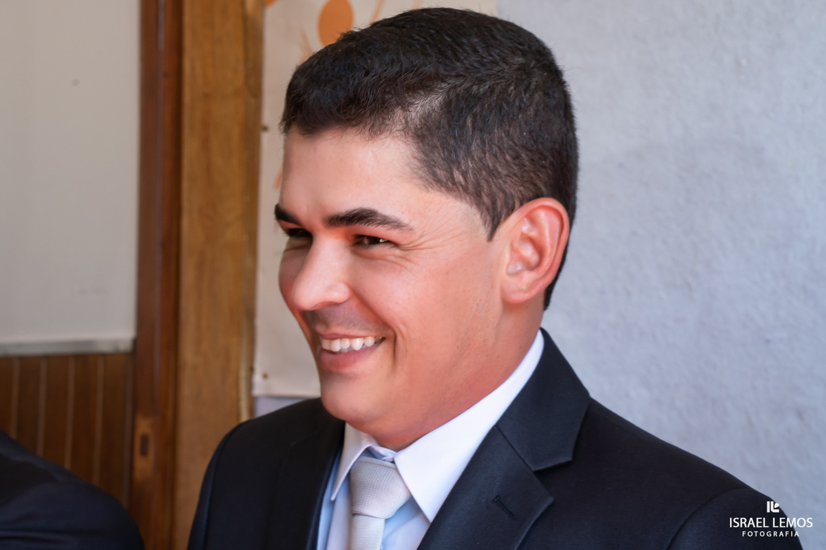 Fotografia de casamento na igreja N. S. da saude na cidade de perdigão 