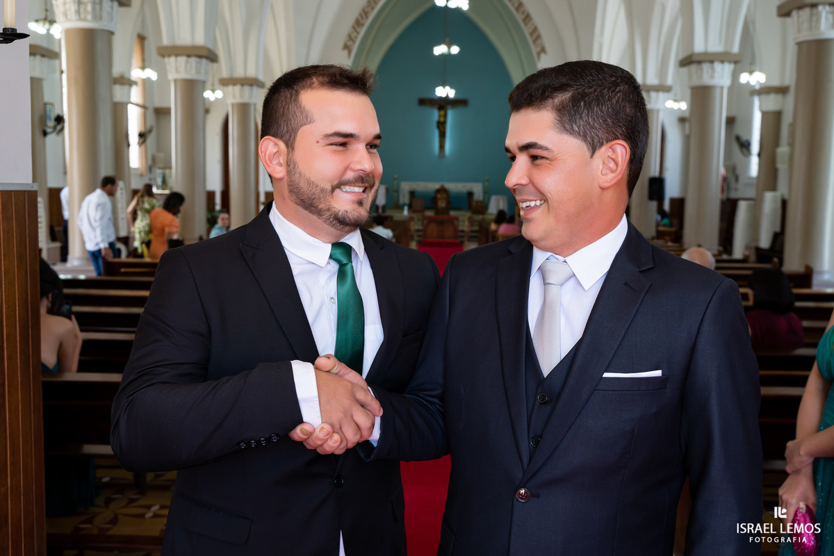Fotografia de casamento na igreja N. S. da saude na cidade de perdigão 