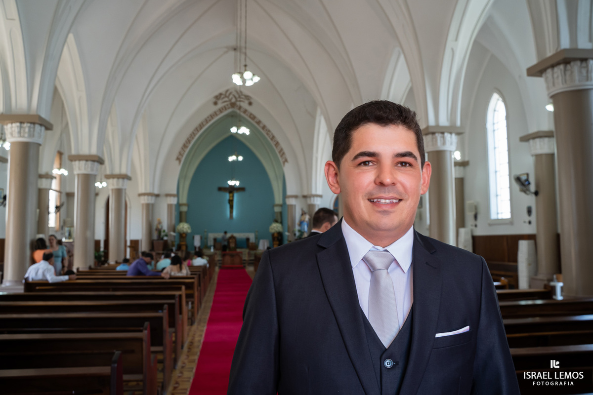 Fotografia de casamento na igreja N. S. da saude na cidade de perdigão 