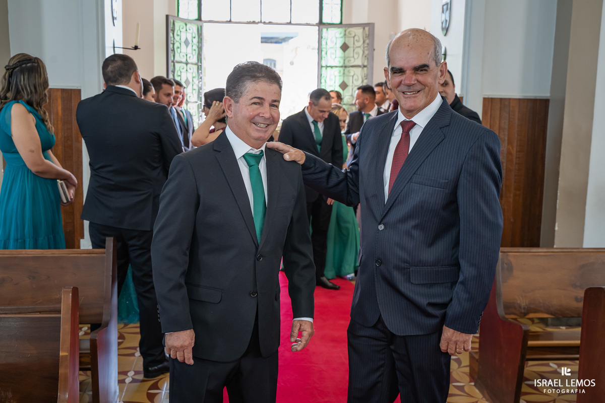 Fotografia de casamento na igreja N. S. da saude na cidade de perdigão 